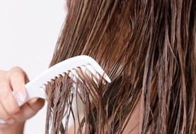 Почему нельзя расчесывать мокрые волосы